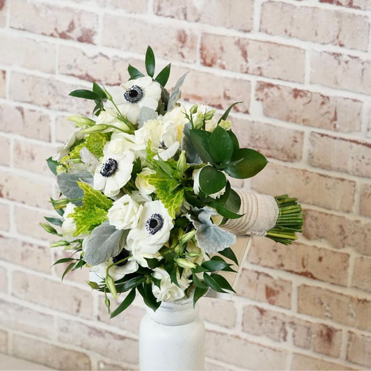 Fresh white garden | bridal bouquet
